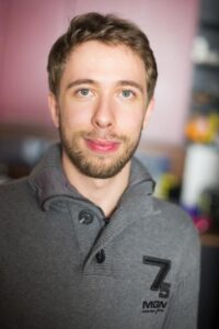 Вюнш был членом национальной команды Германии — Team Germany. Изначально играл в StarCraft II под псевдонимом TheLittleOne, но поклонники сократили его до TLO. 